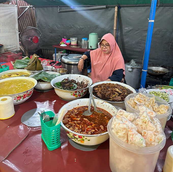 sewa mobil semarang - warung makan condong roso