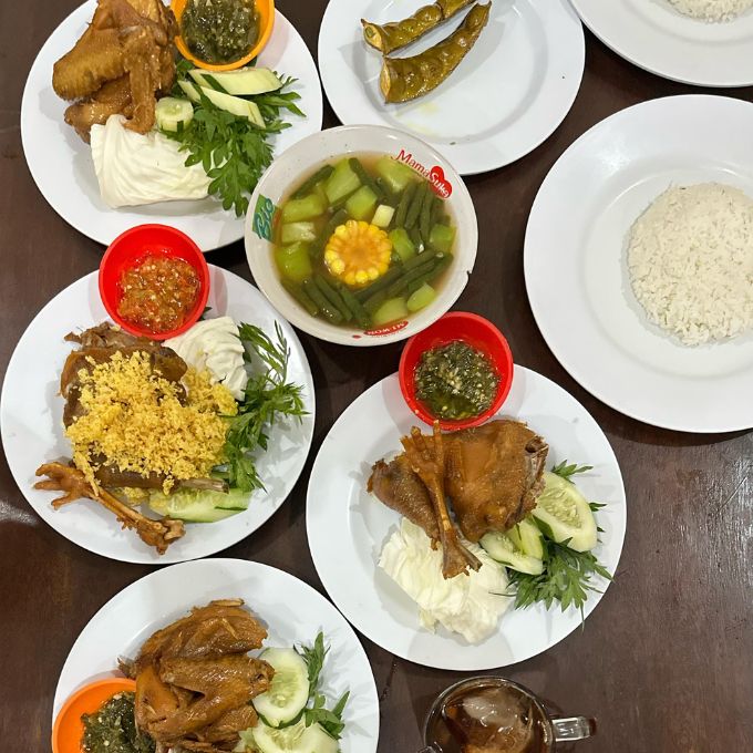Berbagai Hidangan Bebek dan Ayam Goreng Dengan Cita Rasa Autentik