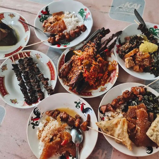 Sajian Berbagai Menu Makanan yang Ditawarkan