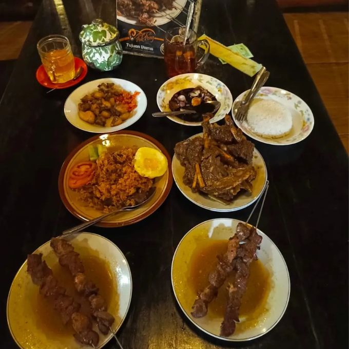 Sajian menu makanan yang ada di Sate Klathak Pak Pong