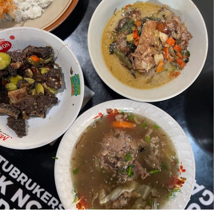 Sajian Menu Andalan di Warung Makan Bu Yamini