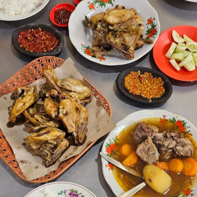 SEWA MOBIL SEMARANG SEKALIGUS KULINERAN AYAM GORENG PAK SUPAR 