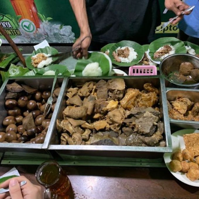 SEWA MOBIL SEMARANG SEKALIGUS KULINERAN NASI GANDUL PAK MEMET