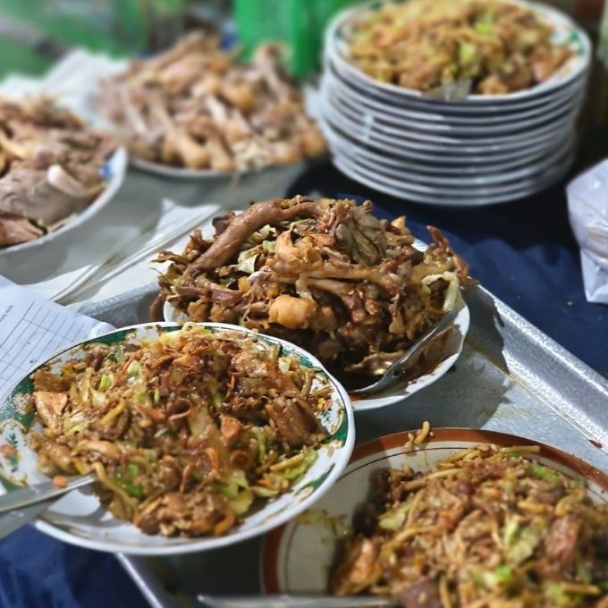 SEWA MOBIL SEMARANG SEKALIGUS KULINERAN NASI GORENG PAK YATNO