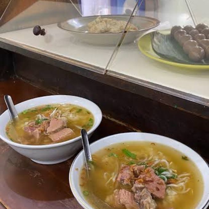 SEWA MOBIL SEMARANG KULINERAN SOTO TRIWINDU